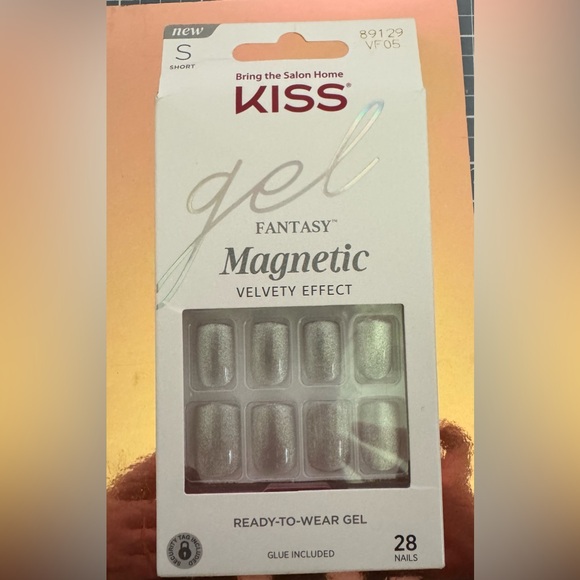 KISS Gel Fantasy Magnetic Glue On Nails in Shimmering Silver - Picture 1 of 7